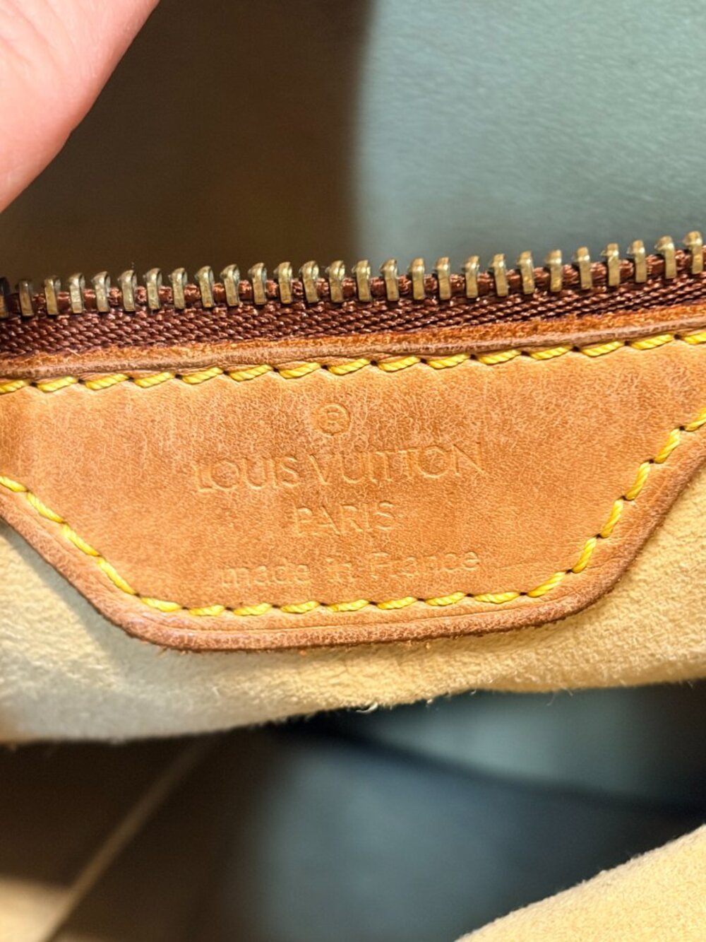 Authentic Louis Vuitton Looping GM - Picture 7 of 9
